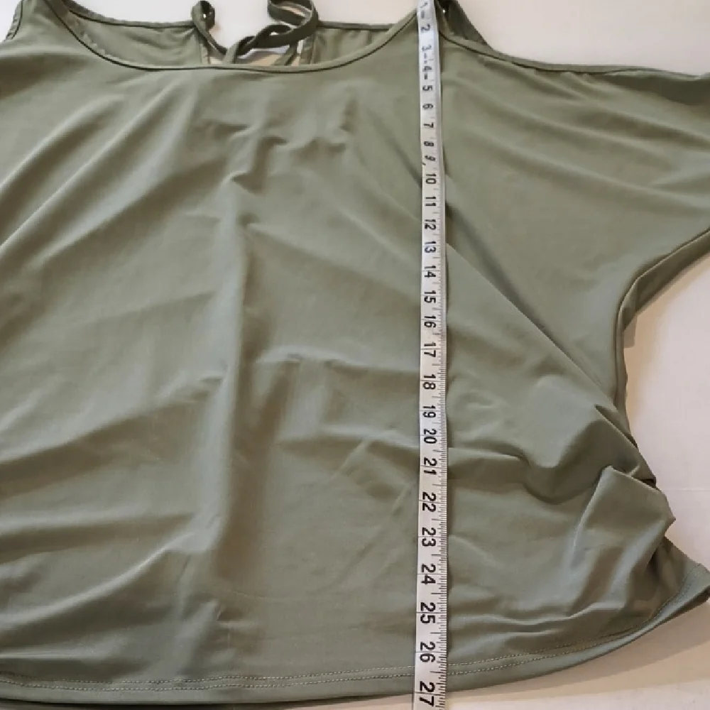 Miselon Women's Green Cold Shoulder Top , Size XL